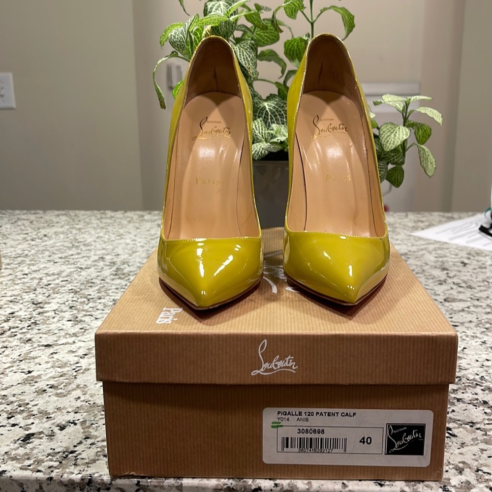 Christian Louboutin , Pigalle 120 patent calf - size 40 color Anis ( green)